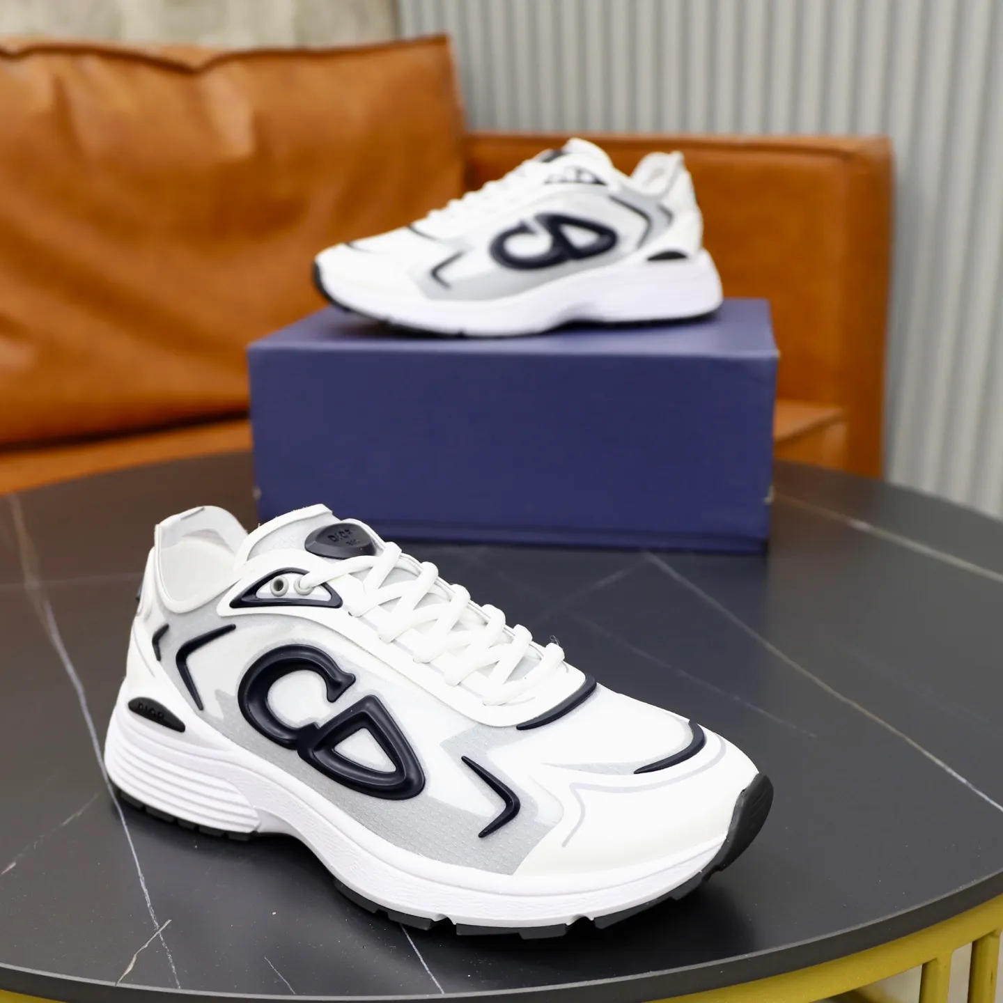 Ex-factory price: 560💰DIOR#B30 COUNTDOWN TECH shoes 1. Inspired by lighter running shoes this season 2. Made of multi-layer transparent nylon upper, futuristic 3. CD30 rubber logo on the tongue/heel to highlight the brand style 4. Equipped with ultra-light foam midsole for the ultimate comfortable wearing experience 5. The entire series uses WELDED (seamless bonding) technology to ensure durability and lightness 6. Full size dopamine color matching, 39-45 (38, 46 customized)